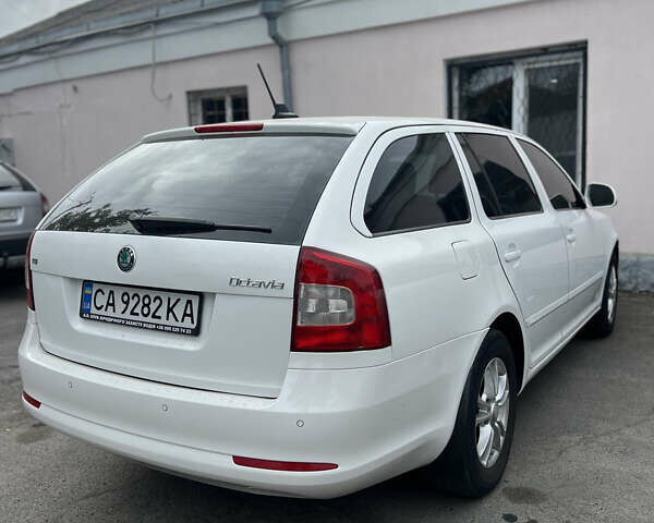 Белый Шкода Октавия, объемом двигателя 1.6 л и пробегом 295 тыс. км за 8200 $, фото 2 на Automoto.ua