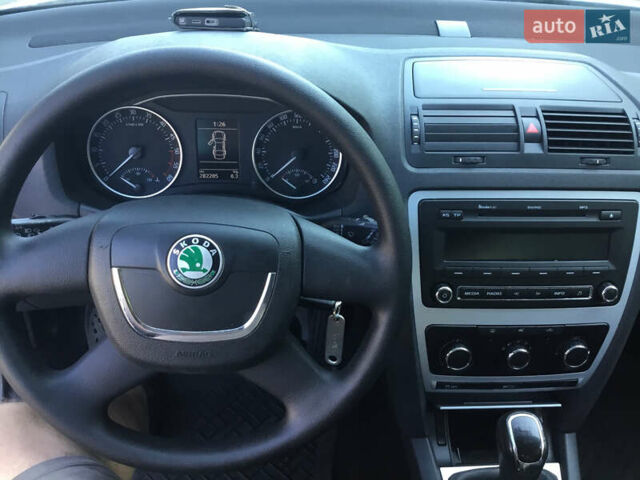 Білий Шкода Октавія, об'ємом двигуна 1.6 л та пробігом 282 тис. км за 7200 $, фото 5 на Automoto.ua