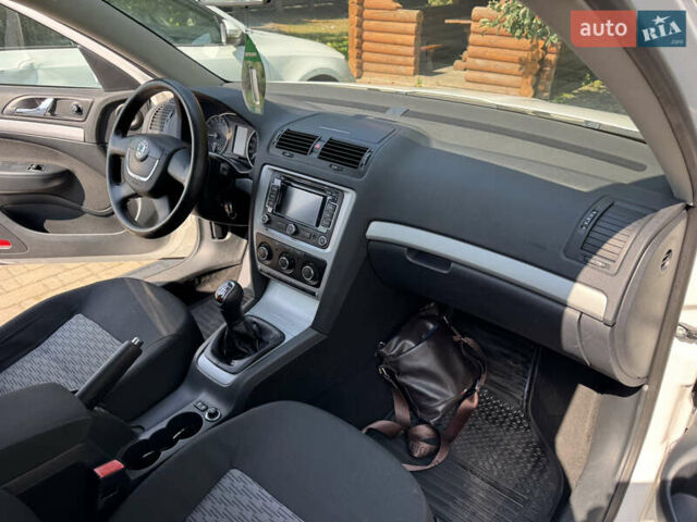 Білий Шкода Октавія, об'ємом двигуна 1.6 л та пробігом 272 тис. км за 7600 $, фото 66 на Automoto.ua