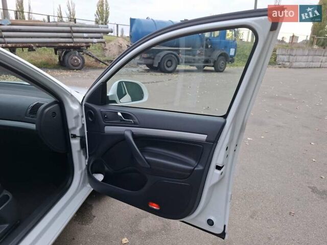 Білий Шкода Октавія, об'ємом двигуна 1.6 л та пробігом 239 тис. км за 9200 $, фото 29 на Automoto.ua