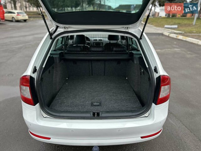 Белый Шкода Октавия, объемом двигателя 2 л и пробегом 217 тыс. км за 9999 $, фото 70 на Automoto.ua