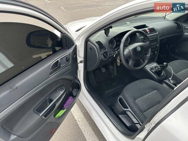 Білий Шкода Октавія, об'ємом двигуна 1.6 л та пробігом 280 тис. км за 5700 $, фото 8 на Automoto.ua