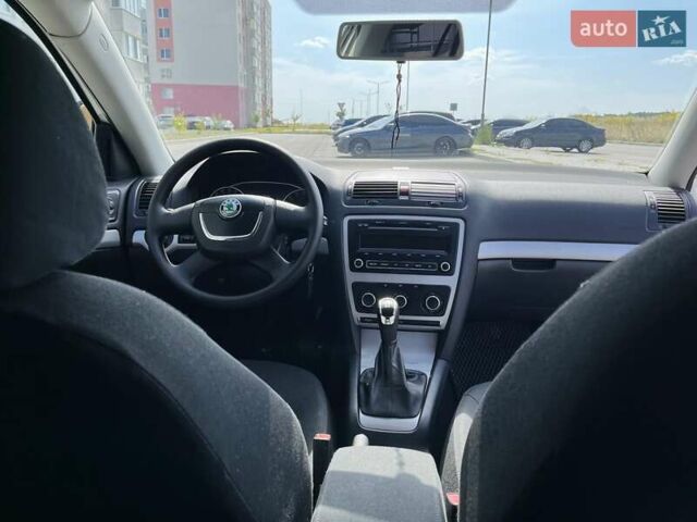 Білий Шкода Октавія, об'ємом двигуна 1.6 л та пробігом 223 тис. км за 7500 $, фото 36 на Automoto.ua