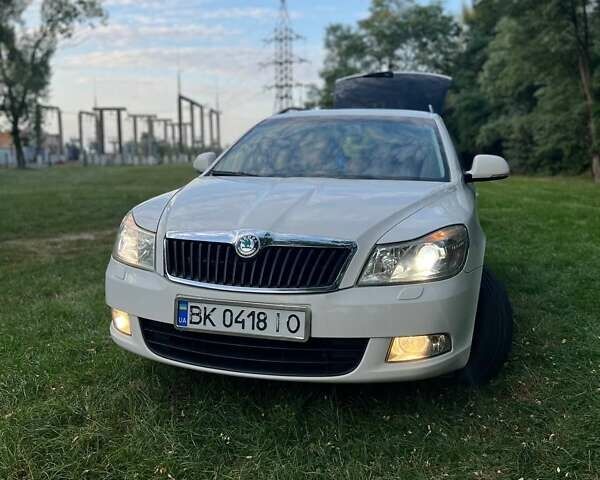 Белый Шкода Октавия, объемом двигателя 1.6 л и пробегом 296 тыс. км за 7700 $, фото 4 на Automoto.ua