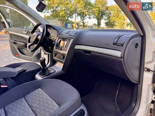 Белый Шкода Октавия, объемом двигателя 1.2 л и пробегом 167 тыс. км за 6999 $, фото 46 на Automoto.ua