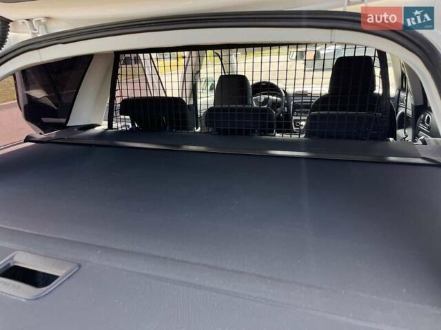 Білий Шкода Октавія, об'ємом двигуна 1.6 л та пробігом 223 тис. км за 7500 $, фото 67 на Automoto.ua