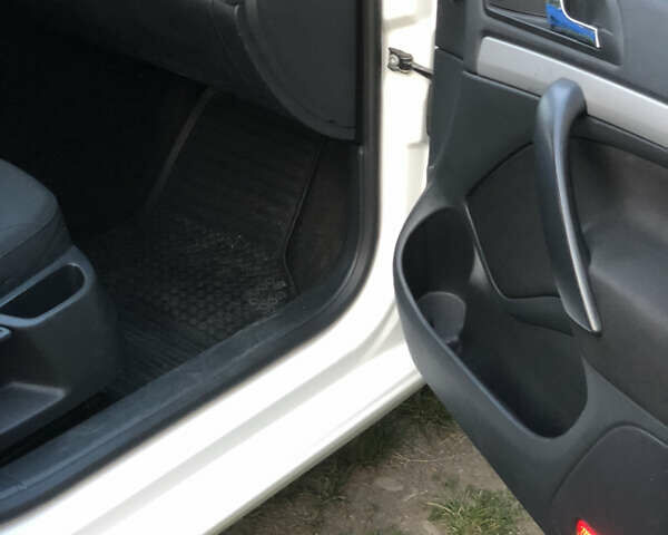 Белый Шкода Октавия, объемом двигателя 1.6 л и пробегом 307 тыс. км за 7850 $, фото 23 на Automoto.ua