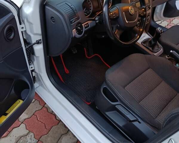 Шкода Октавия 2012 в Иршава на Automoto.ua Белый Шкода Октавия, объемом двигателя 1.6 л и пробегом 201 тыс. км за 8350 $, фото 25 на Automoto.ua
