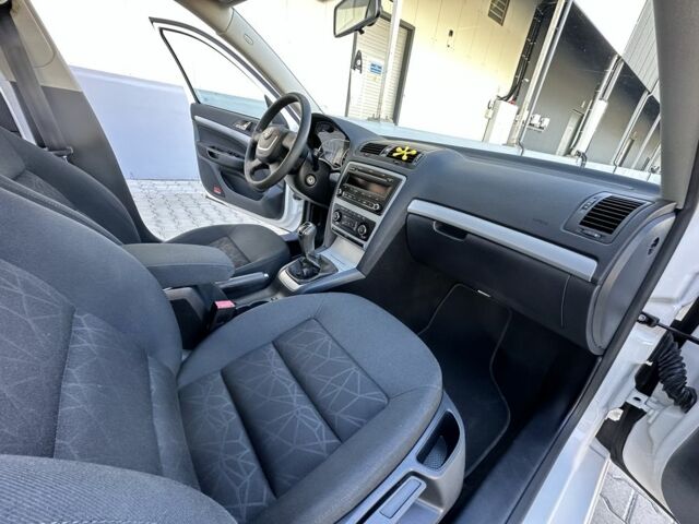 Белый Шкода Октавия, объемом двигателя 0 л и пробегом 184 тыс. км за 7200 $, фото 6 на Automoto.ua