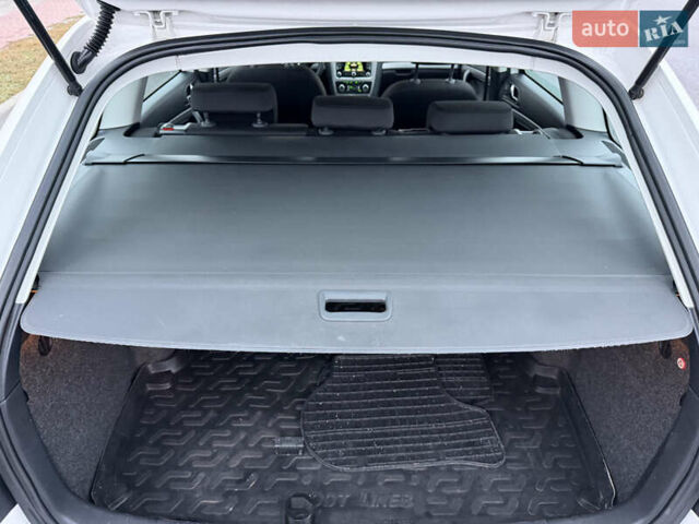 Белый Шкода Октавия, объемом двигателя 1.4 л и пробегом 179 тыс. км за 8555 $, фото 73 на Automoto.ua