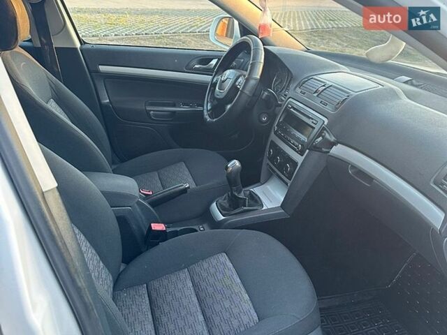 Белый Шкода Октавия, объемом двигателя 1.6 л и пробегом 256 тыс. км за 7999 $, фото 15 на Automoto.ua