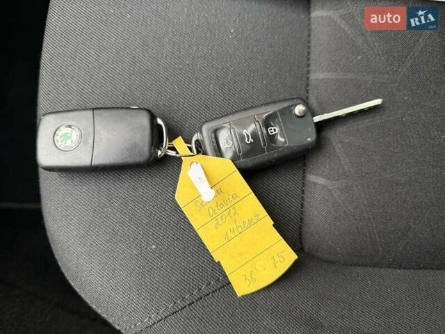 Белый Шкода Октавия, объемом двигателя 1.4 л и пробегом 231 тыс. км за 7000 $, фото 40 на Automoto.ua