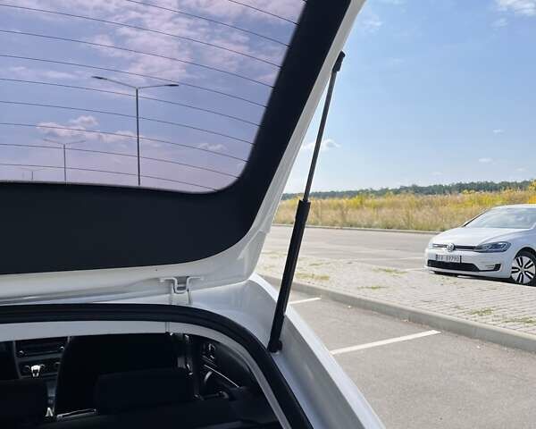 Білий Шкода Октавія, об'ємом двигуна 1.6 л та пробігом 223 тис. км за 7500 $, фото 57 на Automoto.ua