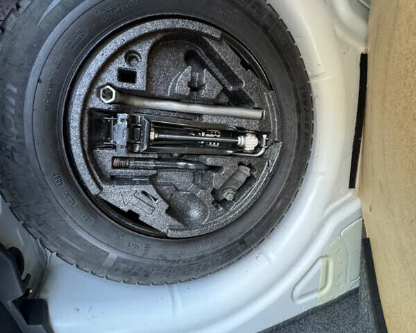 Белый Шкода Октавия, объемом двигателя 1.97 л и пробегом 256 тыс. км за 8550 $, фото 36 на Automoto.ua