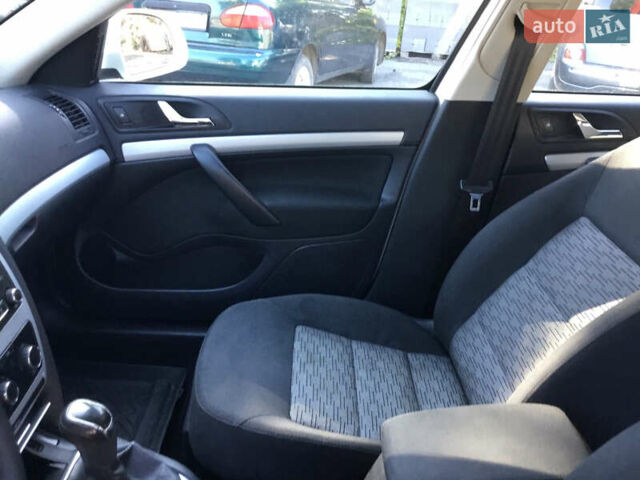 Білий Шкода Октавія, об'ємом двигуна 1.6 л та пробігом 282 тис. км за 7200 $, фото 9 на Automoto.ua
