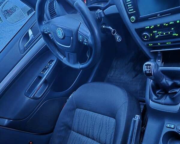 Белый Шкода Октавия, объемом двигателя 2 л и пробегом 290 тыс. км за 8850 $, фото 14 на Automoto.ua