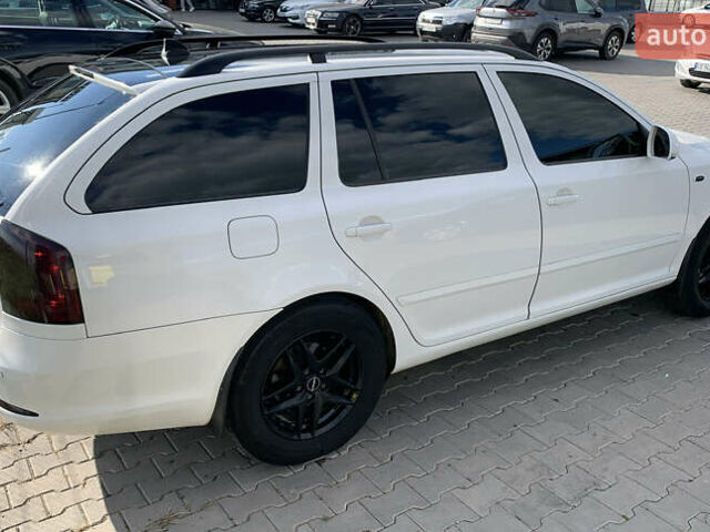 Білий Шкода Октавія, об'ємом двигуна 2 л та пробігом 246 тис. км за 12866 $, фото 8 на Automoto.ua