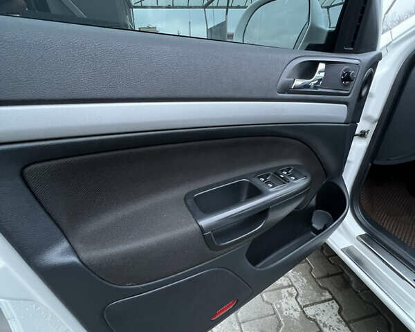 Белый Шкода Октавия, объемом двигателя 1.6 л и пробегом 245 тыс. км за 8200 $, фото 23 на Automoto.ua