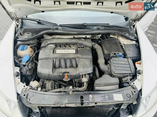 Белый Шкода Октавия, объемом двигателя 1.6 л и пробегом 280 тыс. км за 3400 $, фото 8 на Automoto.ua