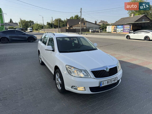 Білий Шкода Октавія, об'ємом двигуна 1.6 л та пробігом 272 тис. км за 7600 $, фото 6 на Automoto.ua