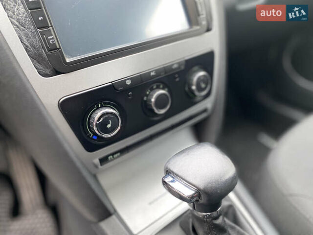 Белый Шкода Октавия, объемом двигателя 1.6 л и пробегом 239 тыс. км за 8650 $, фото 14 на Automoto.ua