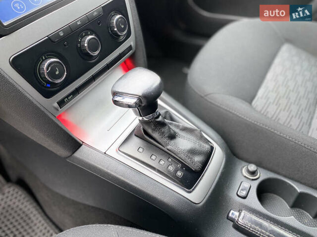 Белый Шкода Октавия, объемом двигателя 1.6 л и пробегом 239 тыс. км за 8650 $, фото 13 на Automoto.ua