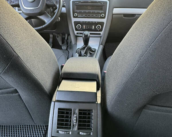 Белый Шкода Октавия, объемом двигателя 1.97 л и пробегом 256 тыс. км за 8550 $, фото 39 на Automoto.ua