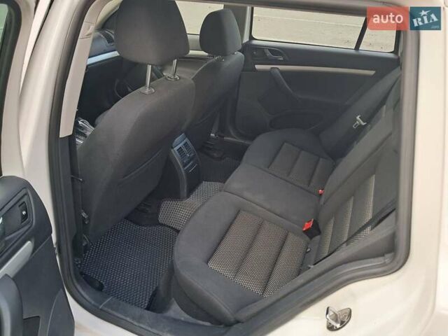 Белый Шкода Октавия, объемом двигателя 1.97 л и пробегом 264 тыс. км за 10500 $, фото 5 на Automoto.ua