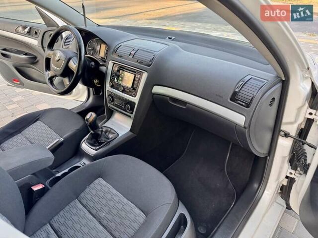 Белый Шкода Октавия, объемом двигателя 1.2 л и пробегом 167 тыс. км за 6999 $, фото 47 на Automoto.ua