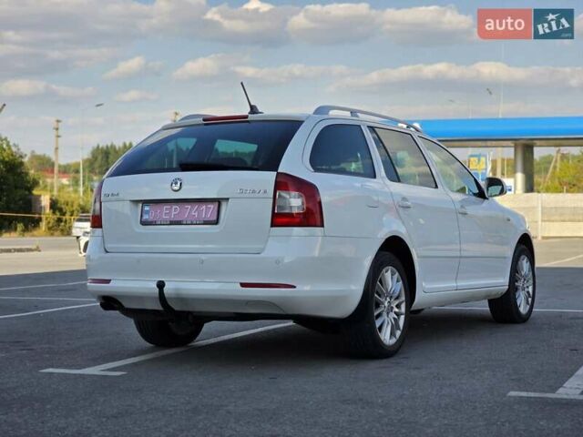 Белый Шкода Октавия, объемом двигателя 2 л и пробегом 239 тыс. км за 10499 $, фото 3 на Automoto.ua