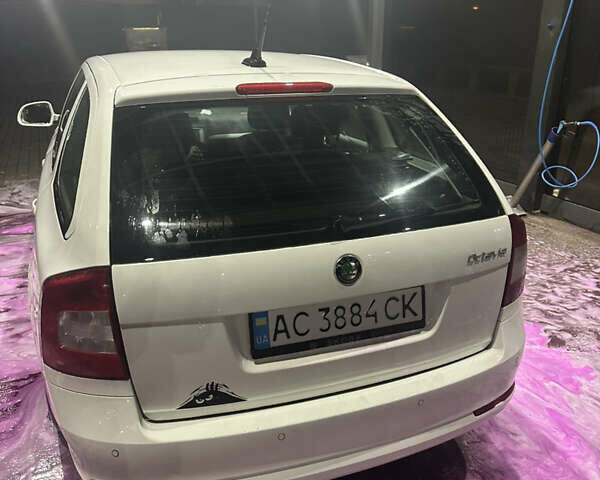 Белый Шкода Октавия, объемом двигателя 1.99 л и пробегом 413 тыс. км за 9250 $, фото 8 на Automoto.ua