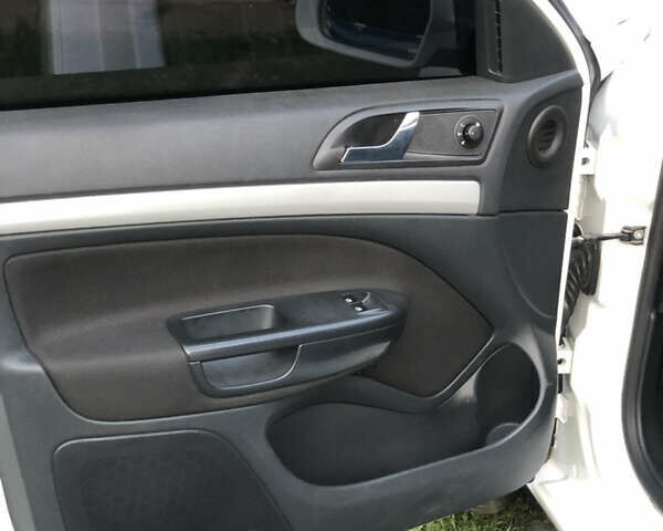 Белый Шкода Октавия, объемом двигателя 1.6 л и пробегом 307 тыс. км за 7850 $, фото 22 на Automoto.ua