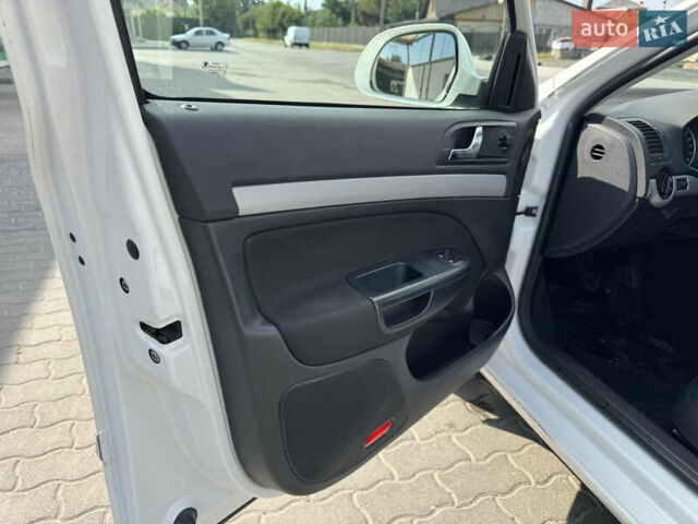 Білий Шкода Октавія, об'ємом двигуна 1.6 л та пробігом 272 тис. км за 7600 $, фото 56 на Automoto.ua