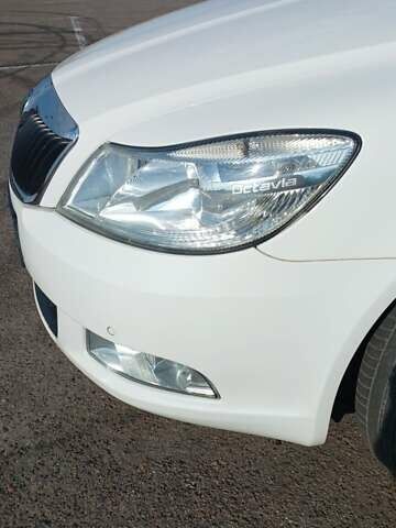 Білий Шкода Октавія, об'ємом двигуна 1.4 л та пробігом 257 тис. км за 8900 $, фото 7 на Automoto.ua