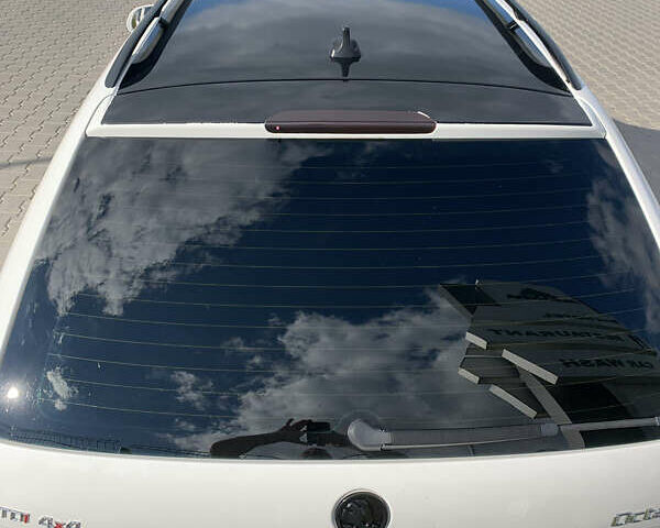 Білий Шкода Октавія, об'ємом двигуна 2 л та пробігом 246 тис. км за 12866 $, фото 10 на Automoto.ua