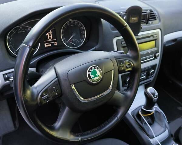 Белый Шкода Октавия, объемом двигателя 1.8 л и пробегом 265 тыс. км за 7500 $, фото 10 на Automoto.ua