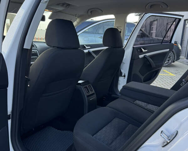 Белый Шкода Октавия, объемом двигателя 1.97 л и пробегом 256 тыс. км за 8550 $, фото 24 на Automoto.ua