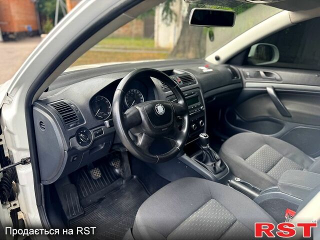 Белый Шкода Октавия, объемом двигателя 1.6 л и пробегом 270 тыс. км за 5999 $, фото 6 на Automoto.ua