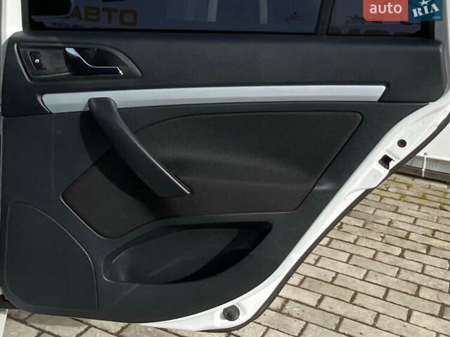 Белый Шкода Октавия, объемом двигателя 1.6 л и пробегом 238 тыс. км за 8200 $, фото 22 на Automoto.ua