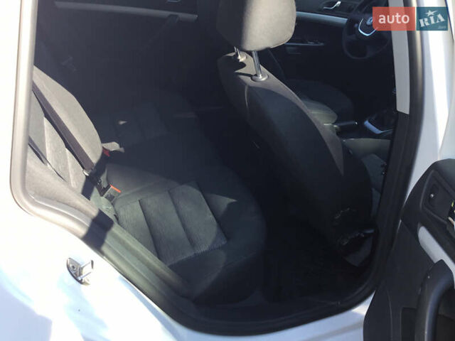 Білий Шкода Октавія, об'ємом двигуна 1.6 л та пробігом 282 тис. км за 7200 $, фото 14 на Automoto.ua