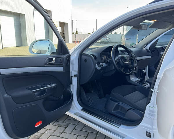 Белый Шкода Октавия, объемом двигателя 1.97 л и пробегом 256 тыс. км за 8550 $, фото 19 на Automoto.ua