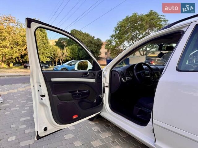 Белый Шкода Октавия, объемом двигателя 1.2 л и пробегом 167 тыс. км за 6999 $, фото 48 на Automoto.ua
