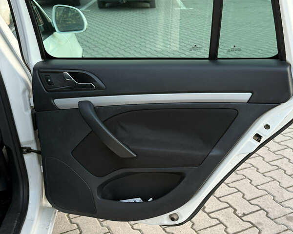 Белый Шкода Октавия, объемом двигателя 1.97 л и пробегом 370 тыс. км за 8300 $, фото 10 на Automoto.ua