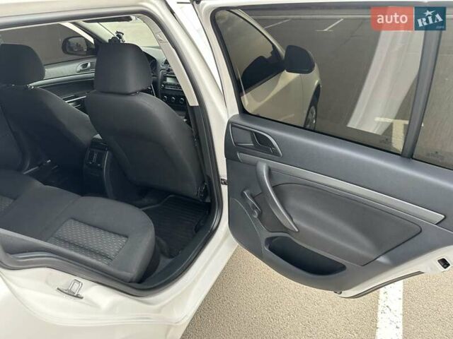 Білий Шкода Октавія, об'ємом двигуна 1.6 л та пробігом 280 тис. км за 5700 $, фото 13 на Automoto.ua