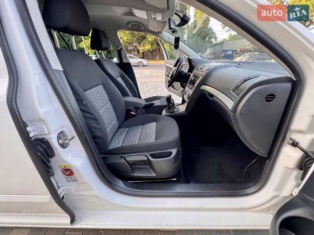 Белый Шкода Октавия, объемом двигателя 1.2 л и пробегом 167 тыс. км за 6999 $, фото 43 на Automoto.ua