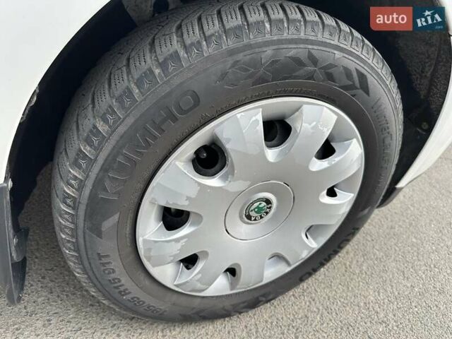 Білий Шкода Октавія, об'ємом двигуна 1.6 л та пробігом 280 тис. км за 5700 $, фото 16 на Automoto.ua