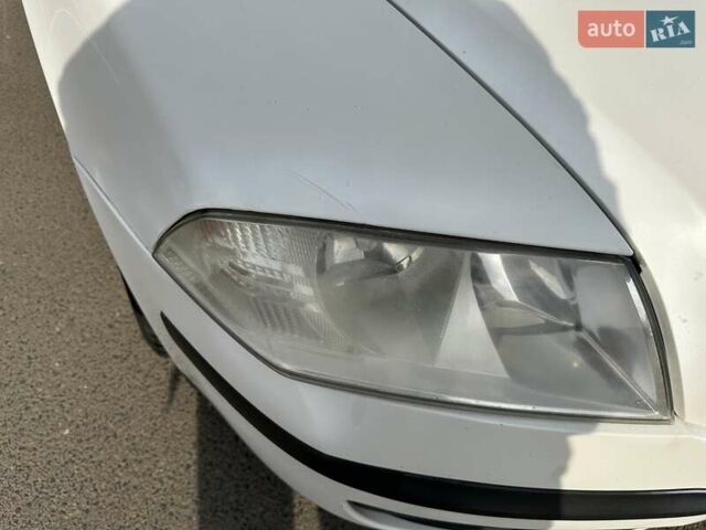 Білий Шкода Октавія, об'ємом двигуна 1.6 л та пробігом 280 тис. км за 5700 $, фото 24 на Automoto.ua