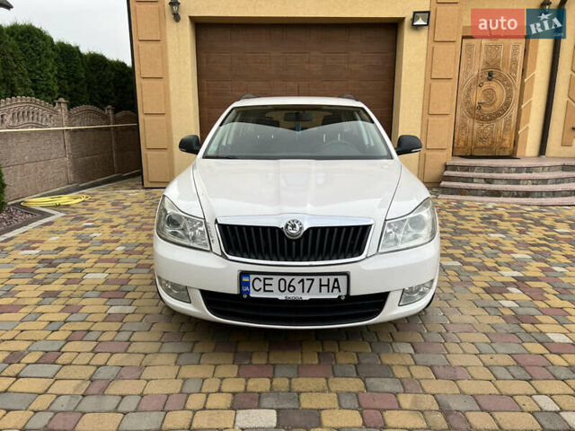Белый Шкода Октавия, объемом двигателя 1.6 л и пробегом 302 тыс. км за 7999 $, фото 1 на Automoto.ua