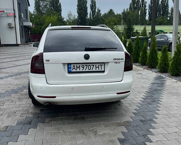 Белый Шкода Октавия, объемом двигателя 1.97 л и пробегом 346 тыс. км за 9399 $, фото 3 на Automoto.ua