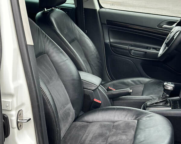 Белый Шкода Октавия, объемом двигателя 2 л и пробегом 217 тыс. км за 9999 $, фото 42 на Automoto.ua